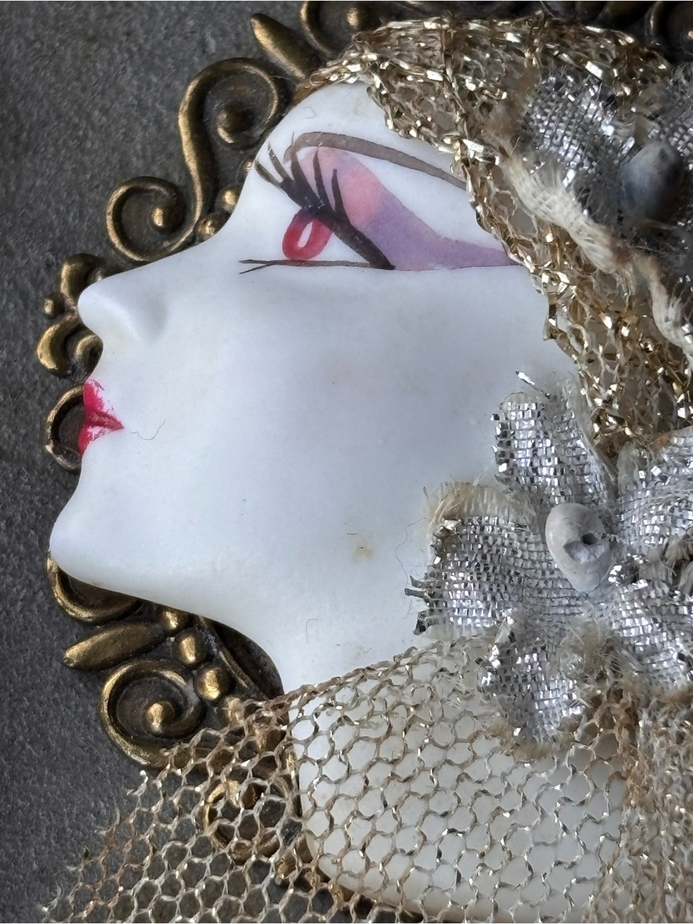 Vintage Victorian Brooch Trio Lot Pink Cameos Art Deco Lady Face Coquette - Picture 3 of 7